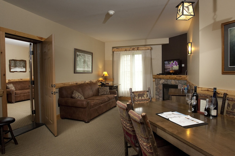 Others 5, Hope Lake Lodge & Indoor Waterpark, Cortland