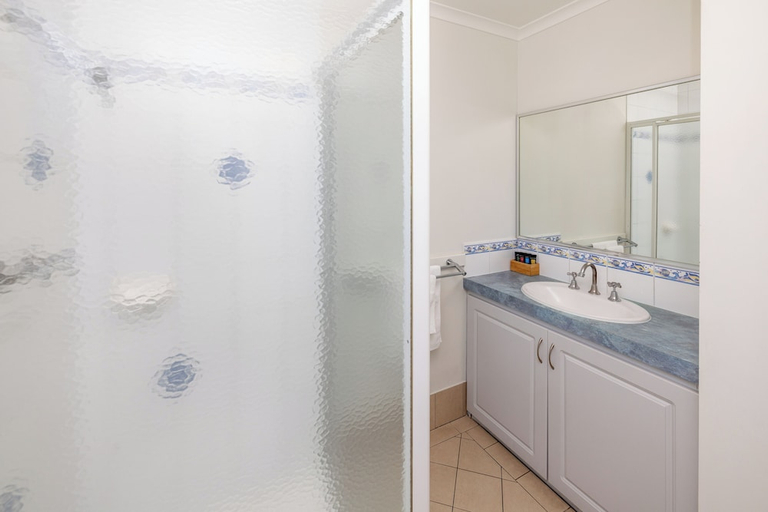 Bathroom 3, Middleton Beach Holiday Apartment, Albany