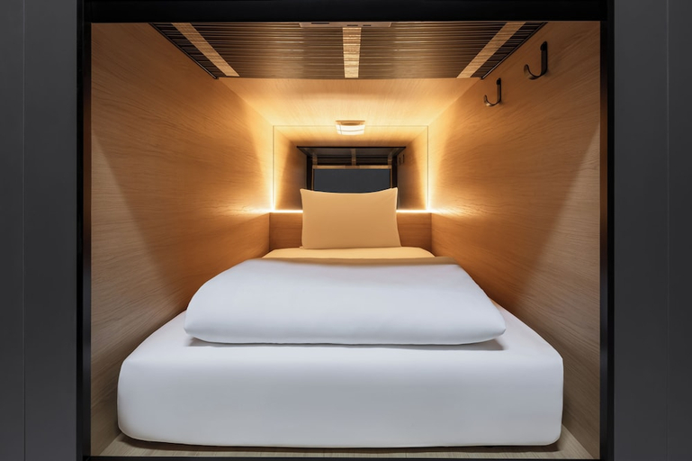 Bedroom 4, Zedwell Capsule Hotel, Piccadilly Circus, London