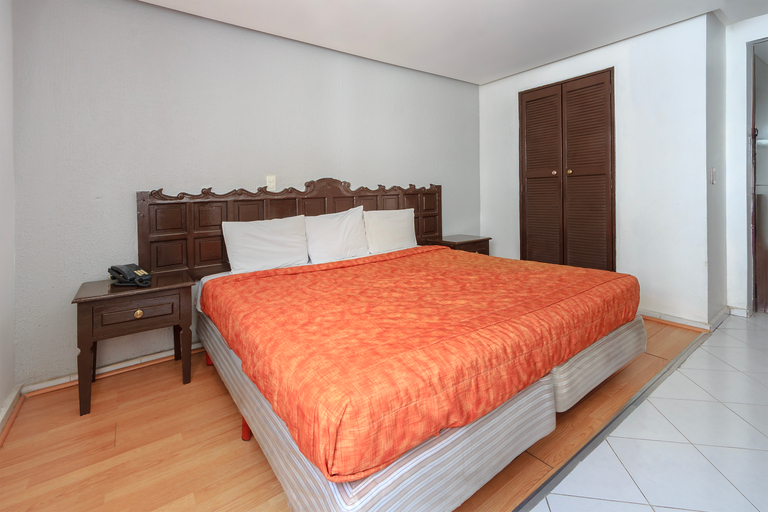 Bedroom 3, Capital O Hotel ColÃ³n Express Guadalajara, Guadalajara