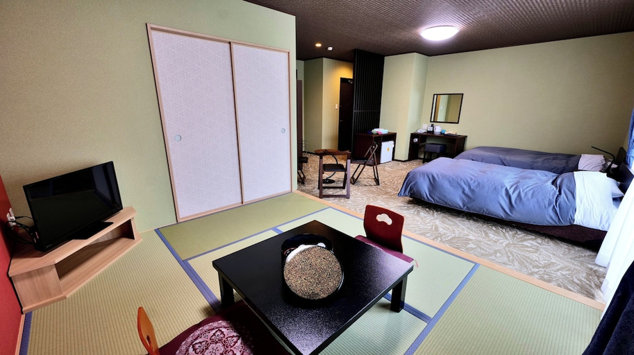 Bedroom 2, Hotel Granjam Tsugaike, Otari