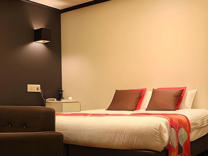Bedroom 2, Nami No Ue Crystal Hotel, Naha