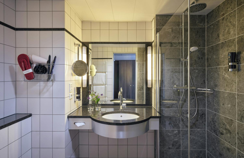 Bathroom 4, Leonardo Royal Hotel Dusseldorf Konigsallee, Düsseldorf