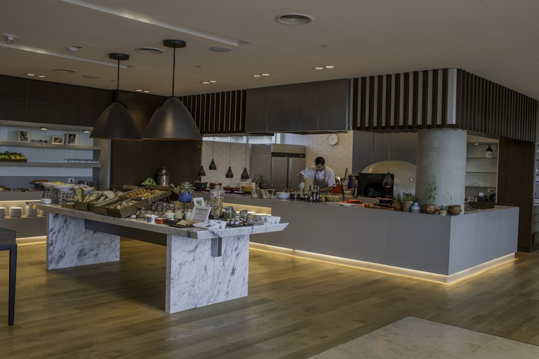 Food & Drinks 5, Hilton Pilar, Pilar
