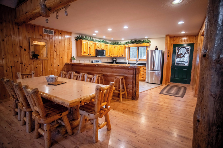 Family dining, Timber Bay Lodge & Houseboats, Saint Louis