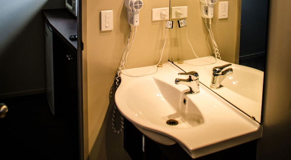 Bathroom 3, The Racecourse Hotel Motorlodge, Christchurch