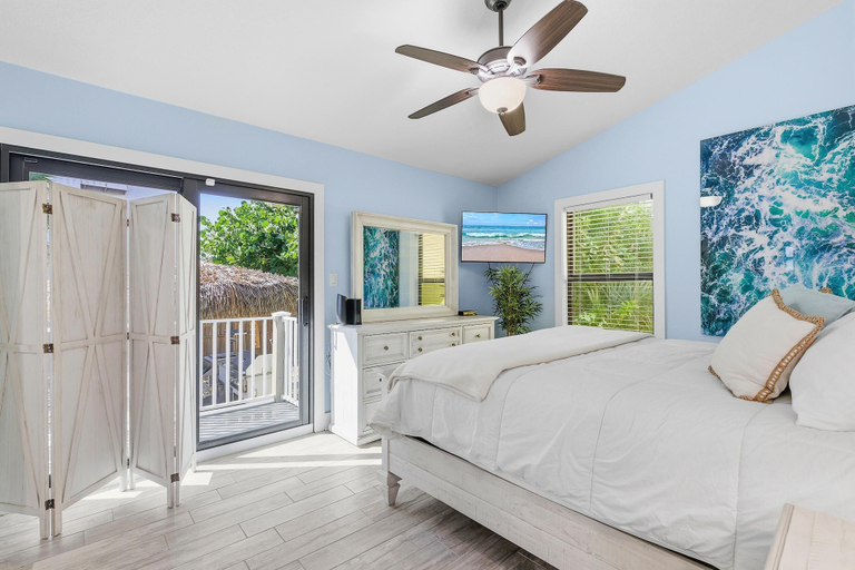 Room 3, Surf Camp, Volusia