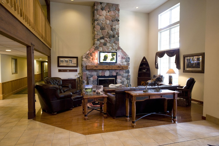 Public Area, Swan Lake Resort, Marshall