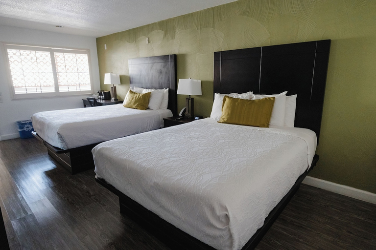 Bedroom 3, Old Town Western Inn & Suites, San Diego