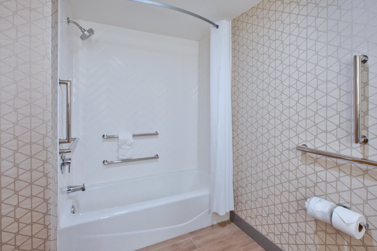Bathroom 3, Holiday Inn Va Beach-Oceanside (21st St) By IHG, Virginia Beach