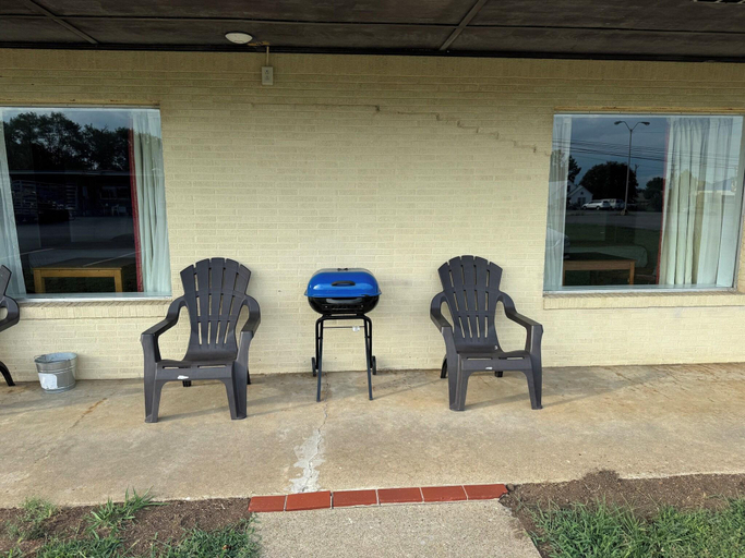 Others 5, Royal Inn Albany, Clinton