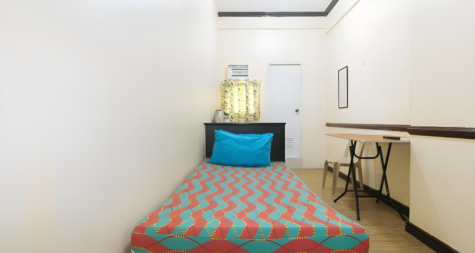 Bedroom 3, Mervin's Terraces by RedDoorz, Manila City