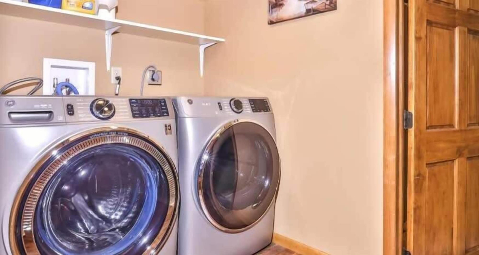 Laundry, Mercer Lake Musky Lodge, Oneida