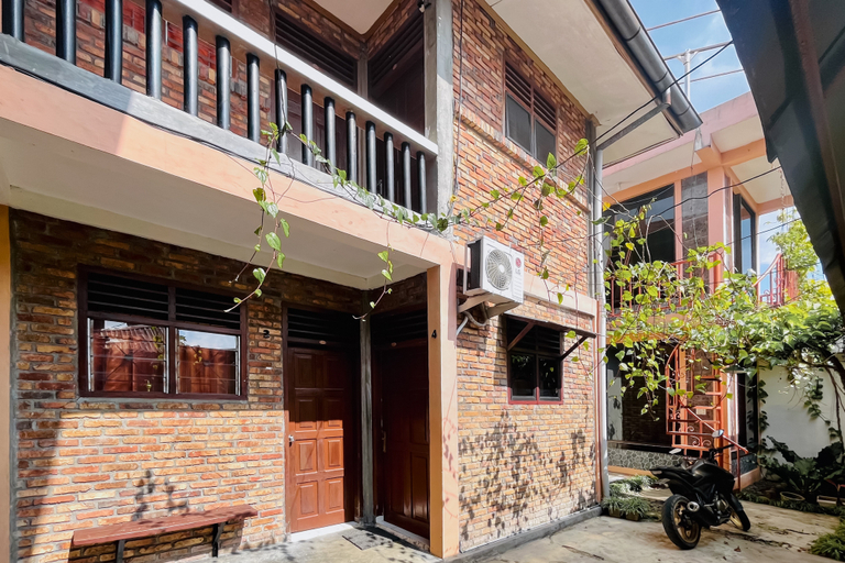 Exterior & Views 2, RedDoorz @ Budi Mulia Homestay Pematangsiantar, Pematangsiantar