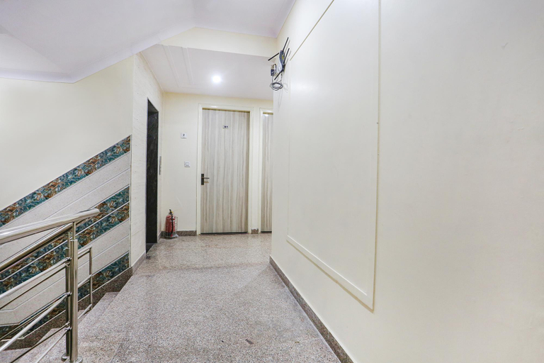Public Area 2, Fabhotel Taugan Inn, Delhi