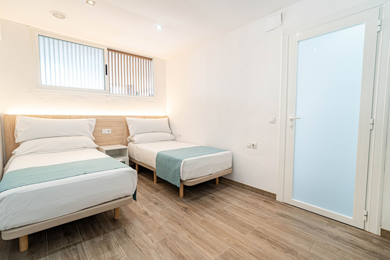Bedroom 2, New Kensington Apartments - Econotels, Baleares