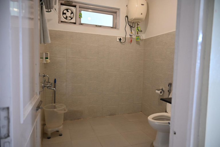 Bathroom 4, Junglaat Stays & Experiences, Kangra