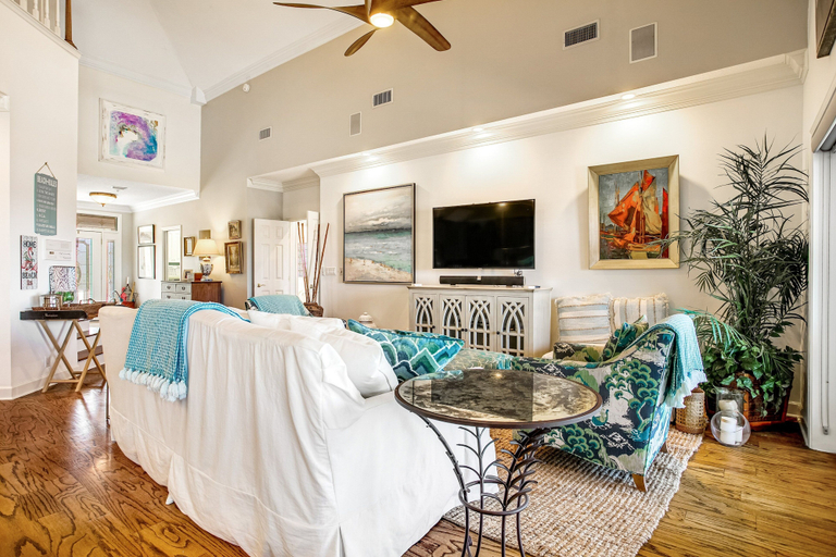 Living area 2, Tranquil Coastal Home With Ocean Views, Beach Access, Balcony & Shared Pool, Nassau