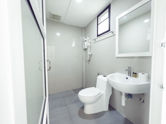 Bathroom 4, Amiigo Kohlarn, Pattaya