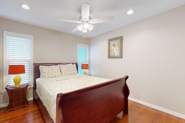 Room 4, Ocean Paradise Bright Home With Spacious Deck, Beach Access, Central AC & Wifi, Saint Johns