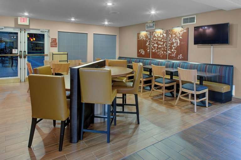 Food & Drinks 4, TownePlace Suites by Marriott Wichita East, Sedgwick