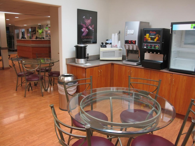 Food & Drinks 5, Microtel Inn & Suites by Wyndham Eagle River/Anchorage Area, Anchorage