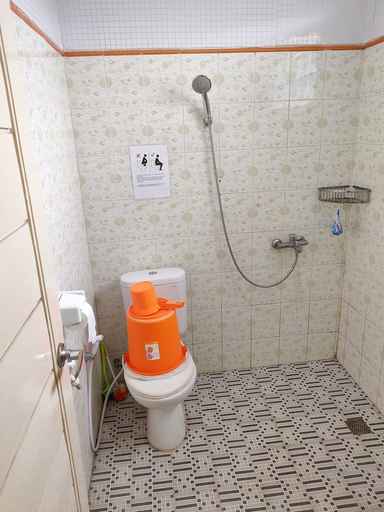 Bathroom 5, Radio Backpacker Guesthouse, Bandung