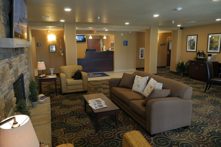 Public Area 2, Cobblestone Inn & Suites - Winterset, IA, Madison
