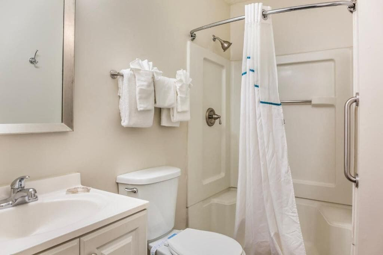 Bathroom 3, Birch Hill Suites Louisville, Jefferson