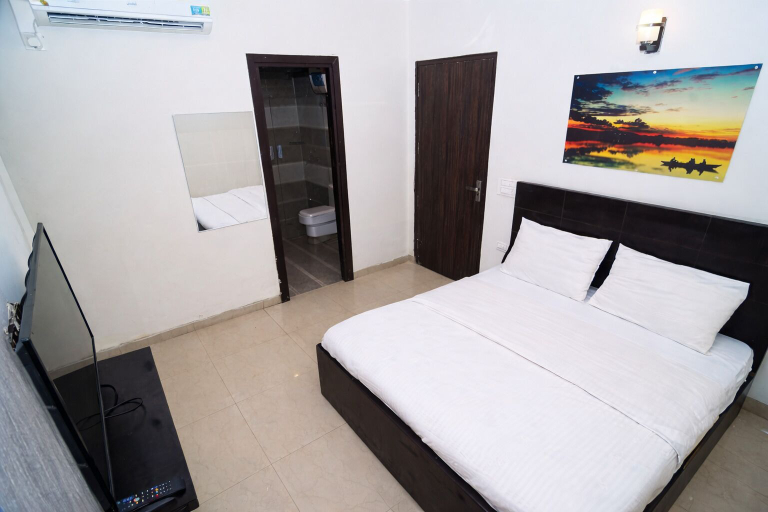 Room 4, Luxsugero Premium 3BHK Independent Villa, Mathura