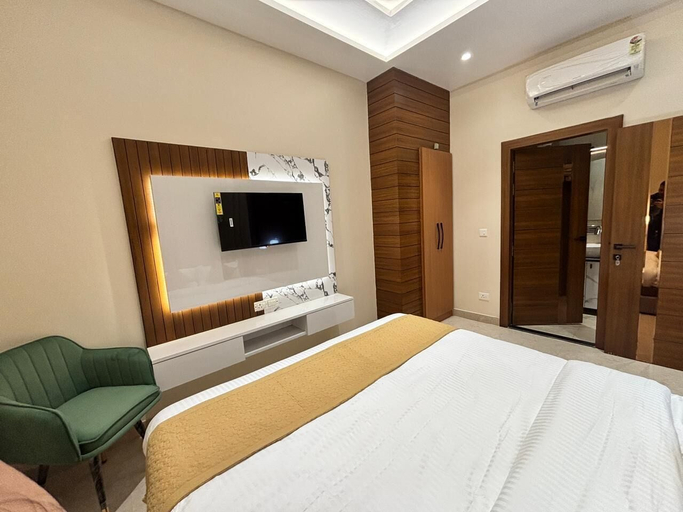 Room 4, Hotel Ramya, Varanasi