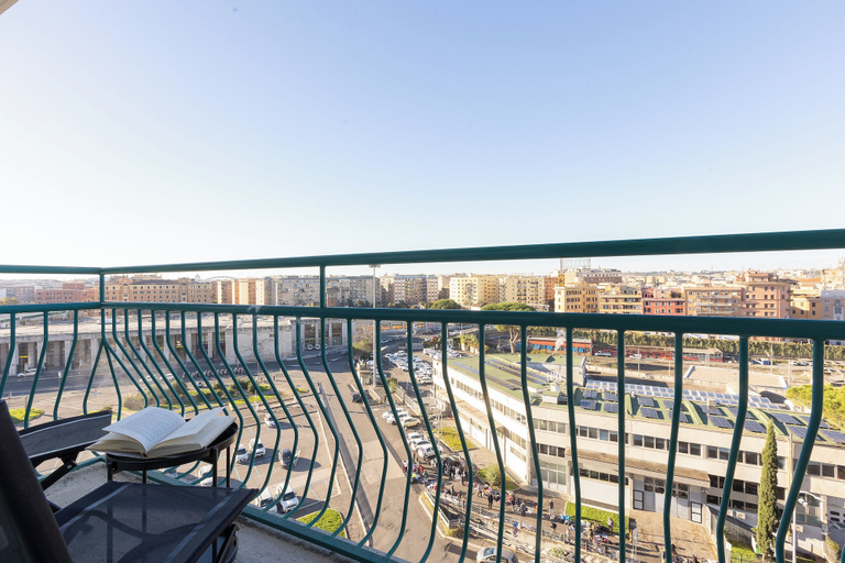 Balcony 5, Rental in Rome Pyramid View Apartment, Roma