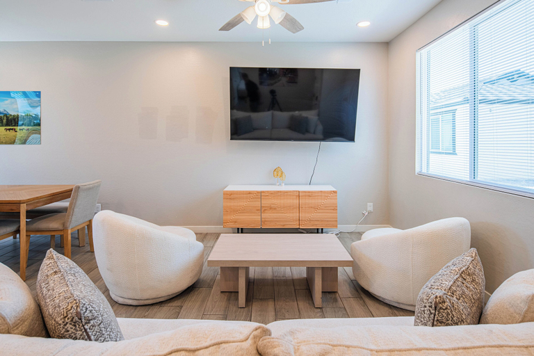 Living area 5, The One 315, Maricopa