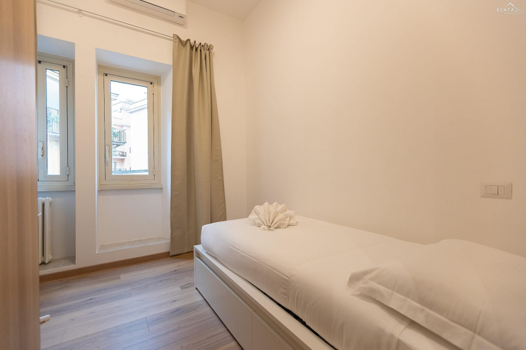 Bedroom 3, Rental in Rome Matilde Modern Apartment, Rome