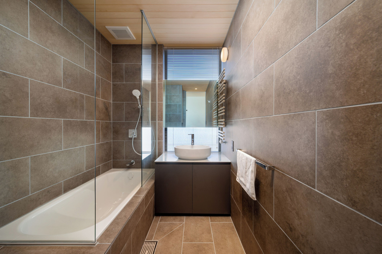 Bathroom 2, Yotei Dream One, Kutchan
