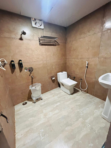 Bathroom 2, HOTEL TULSI GARDEN, Mathura
