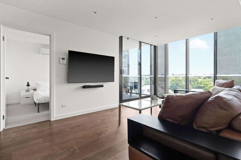 Interior 5, Central Oakleigh 2BR Apartment w Parking, Melbourne