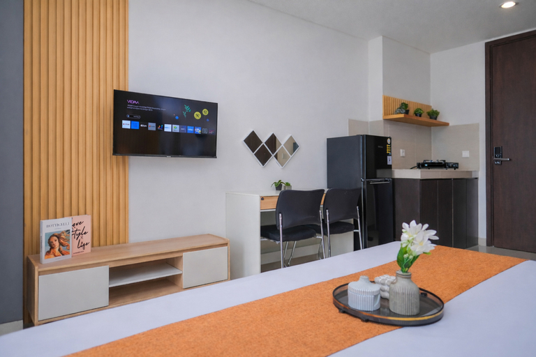 Bedroom 5, Comfortable and Lovely Studio at Apartment Vasaka Solterra By Travelio, Jakarta Selatan