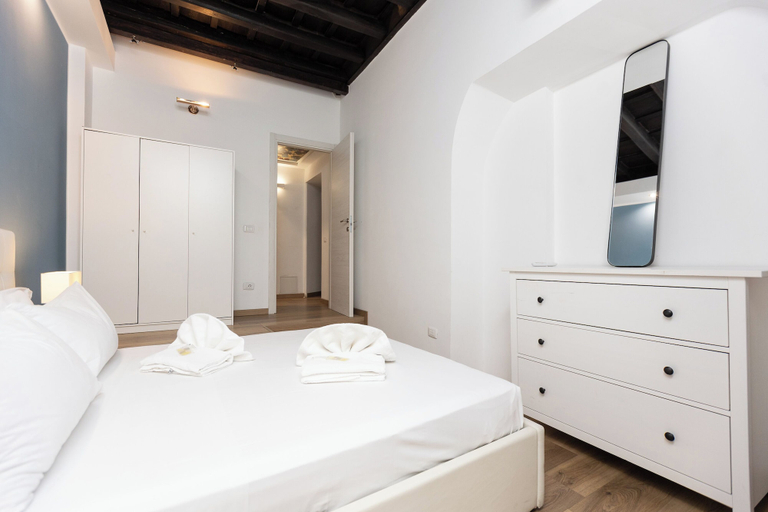 Room 2, Rental in Rome Roma Campus Martius Apartment, Roma