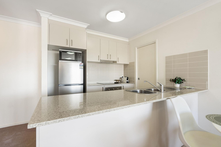 Kitchen 4, Relaxed 2br, 2bth Apartment With Balcony & Parking, Canberra