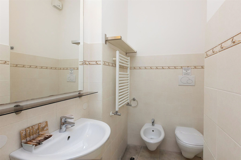 Bathroom 3, Rental in Rome Principe Amedeo Apartment, Roma