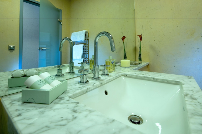 Bathroom 4, Penz Hotel West, Innsbruck