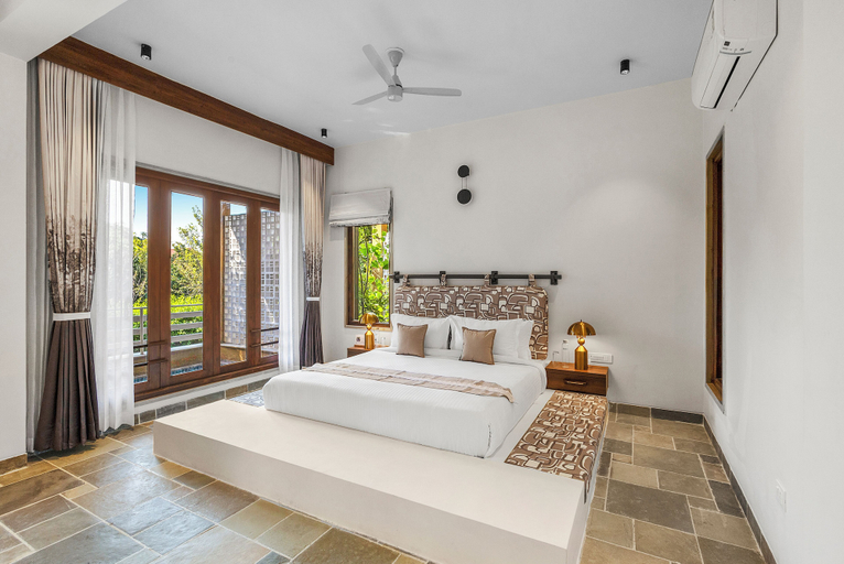 Room 3, Still River Suites with Heated Pool, Jacuzzi by ELIVAAS, Udaipur