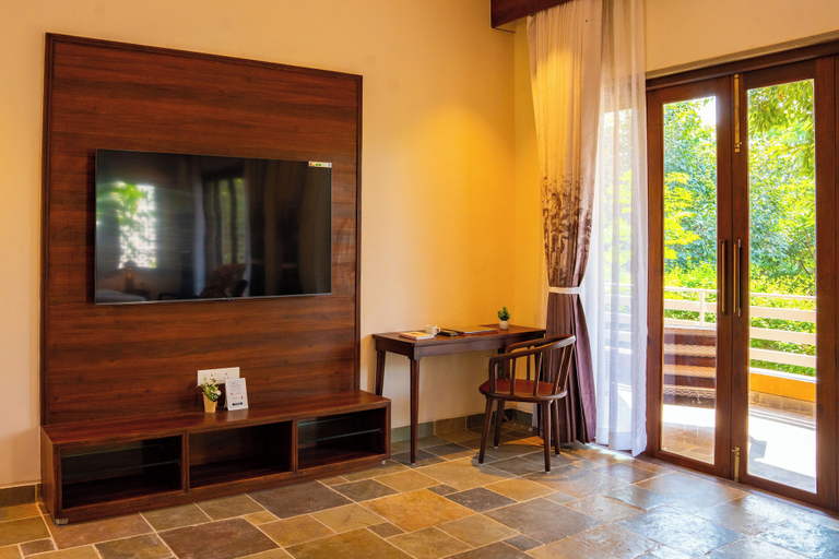 Room 5, Still River Suites with Heated Pool, Jacuzzi by ELIVAAS, Udaipur