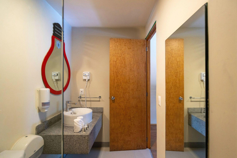 Bathroom 3, Mayan Monkey Cancun - Adults Only, Benito Juárez