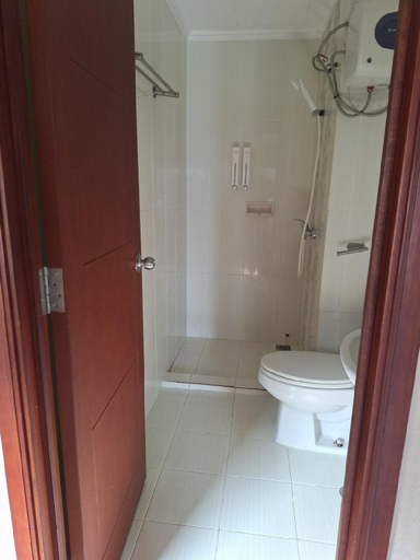 Bathroom 4, Apartemen Royal Mediterania Garden Central Park, West Jakarta