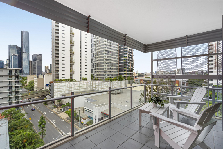 Balcony/terrace 4, Central Apartment with Rooftop Pool & Views, Brisbane