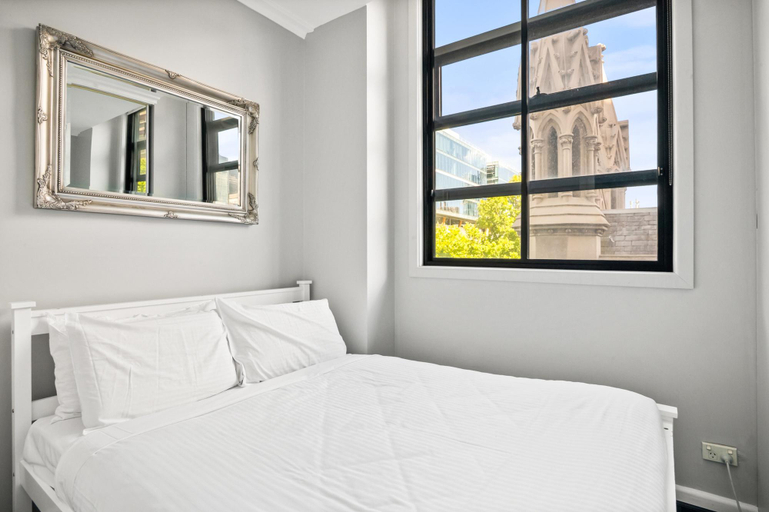 Bedroom 3, Central 3-Bed Apartment in Vibrant Melbourne, Melbourne