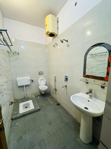 Bathroom 4, Yugantar Stay House, Kaushambi