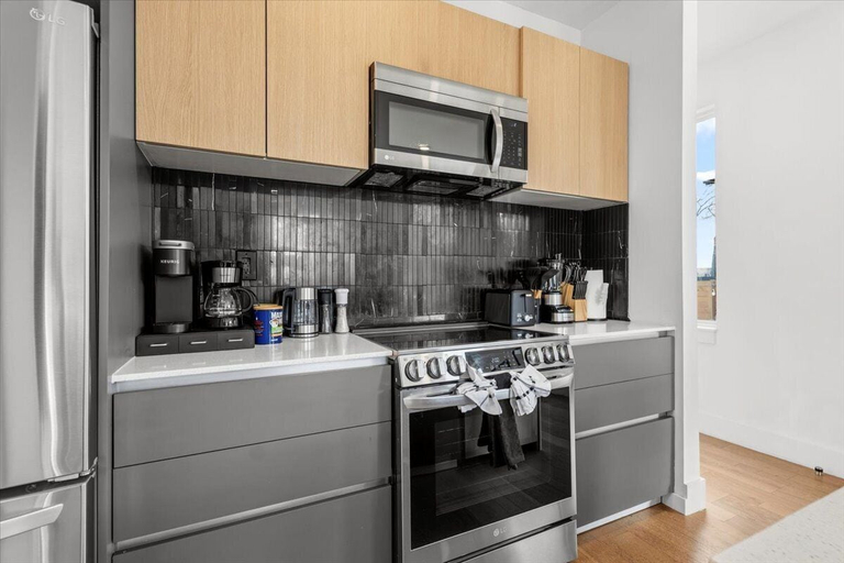 Private kitchen 5, Gladeview Dr, Travis